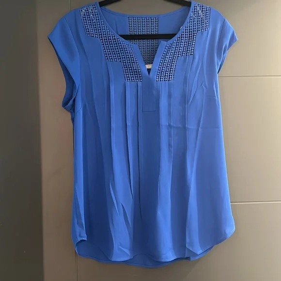 Daniel Rainn Estefany Cobalt Blue Split Neck Blouse NWT - Picture 5 of 9